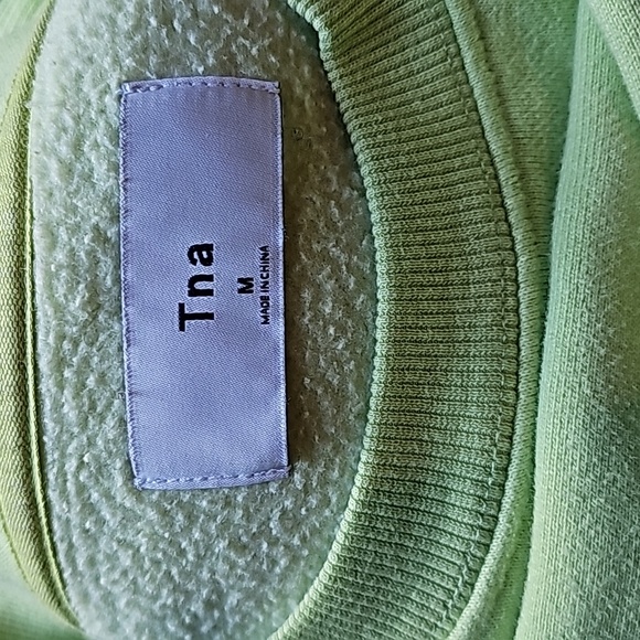 Aritzia TNA Perkins Sweatshirt Cropped Dolman Sleeve Crewneck GreenSize M - Picture 5 of 6